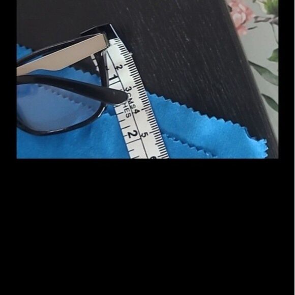 Glasses womens ladies with wipe towel. Light prescription black silver small - Picture 8 of 12